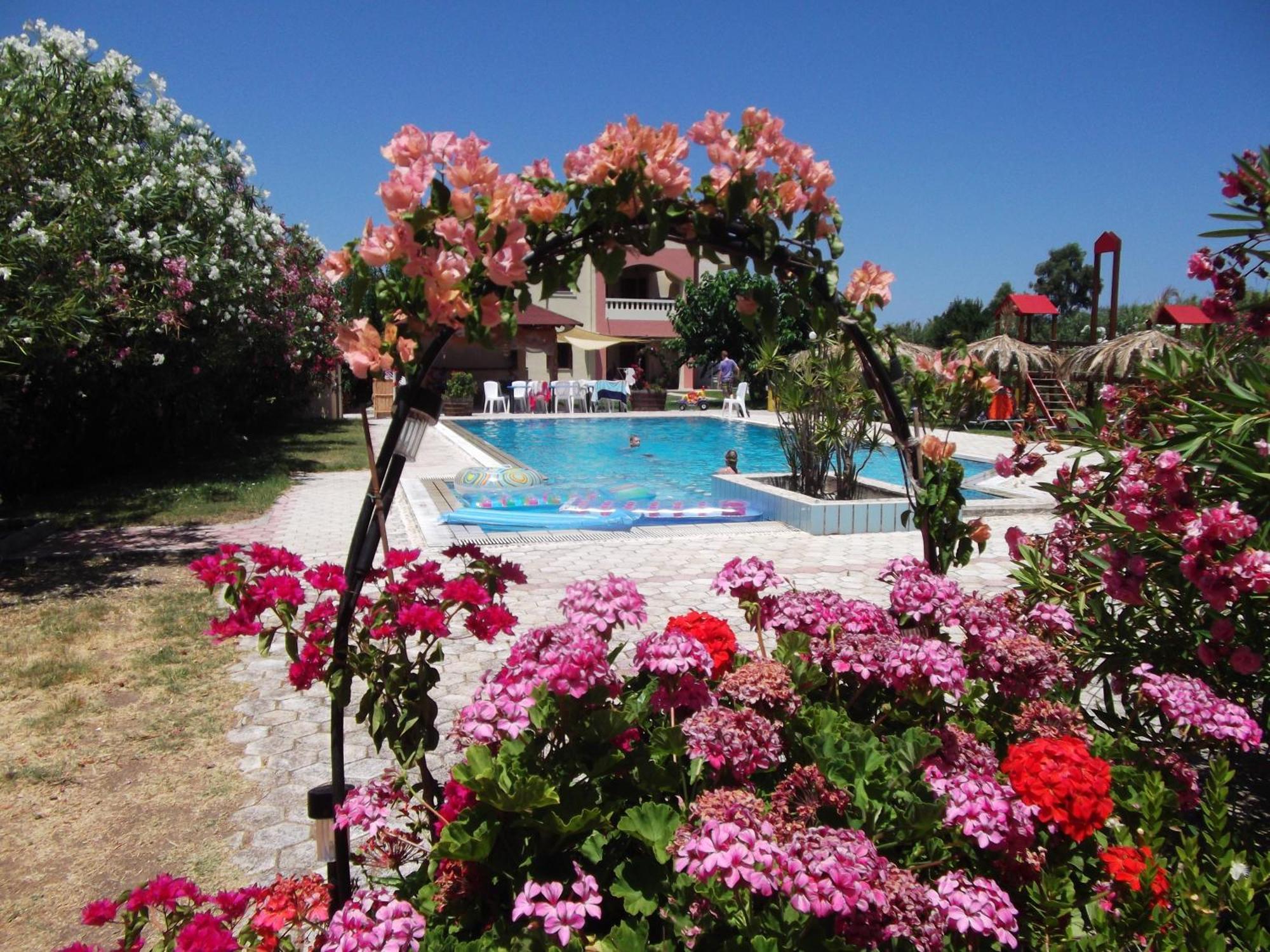 Villa Rita Apartments A Tavronitis Exteriör bild