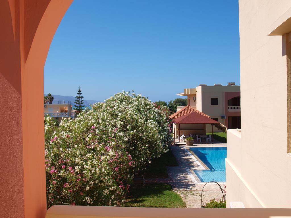 Villa Rita Apartments A Tavronitis Exteriör bild